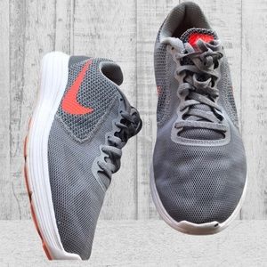 🍃Nike | Women’s Revolution Training Shed